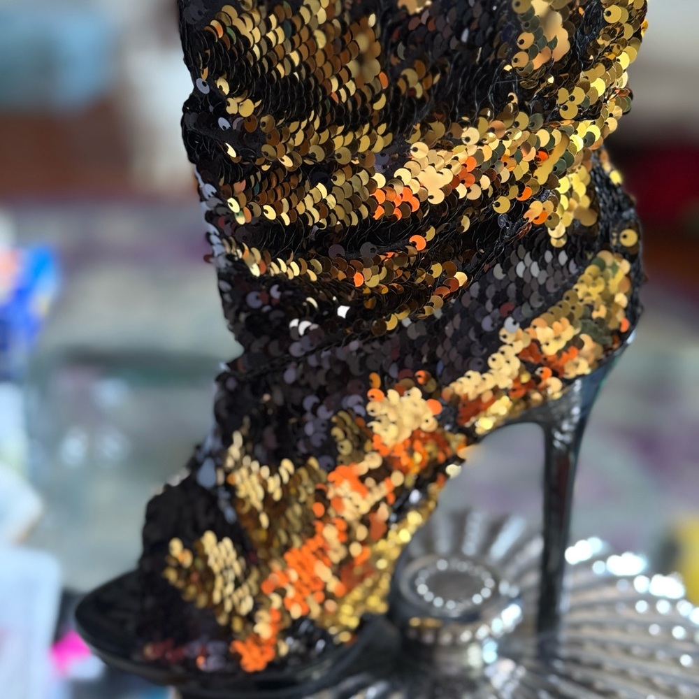Lauren Lorraine Black and Gold Sequin Heels